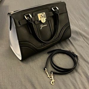 Like New GUESS Purse w/Crossbody Strap